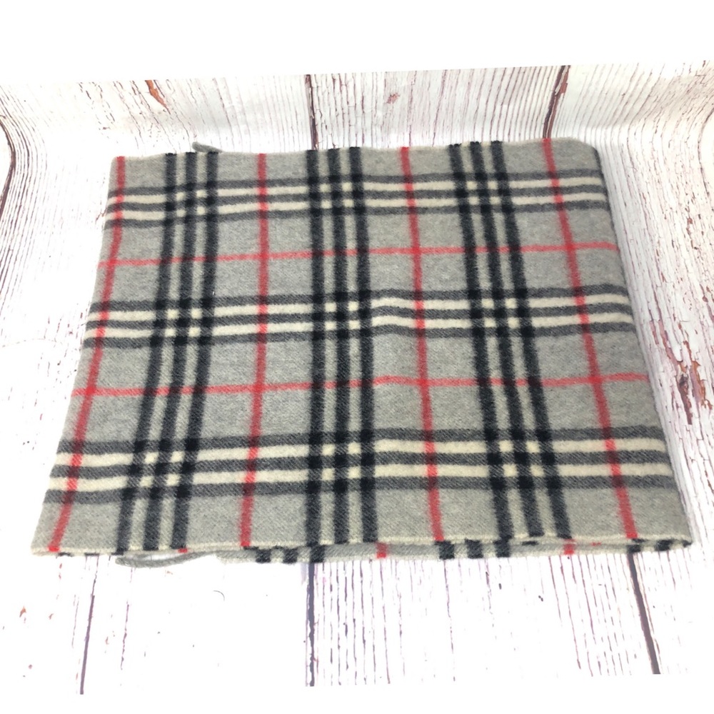 Burberrys London Scraf - Picture 6 of 8